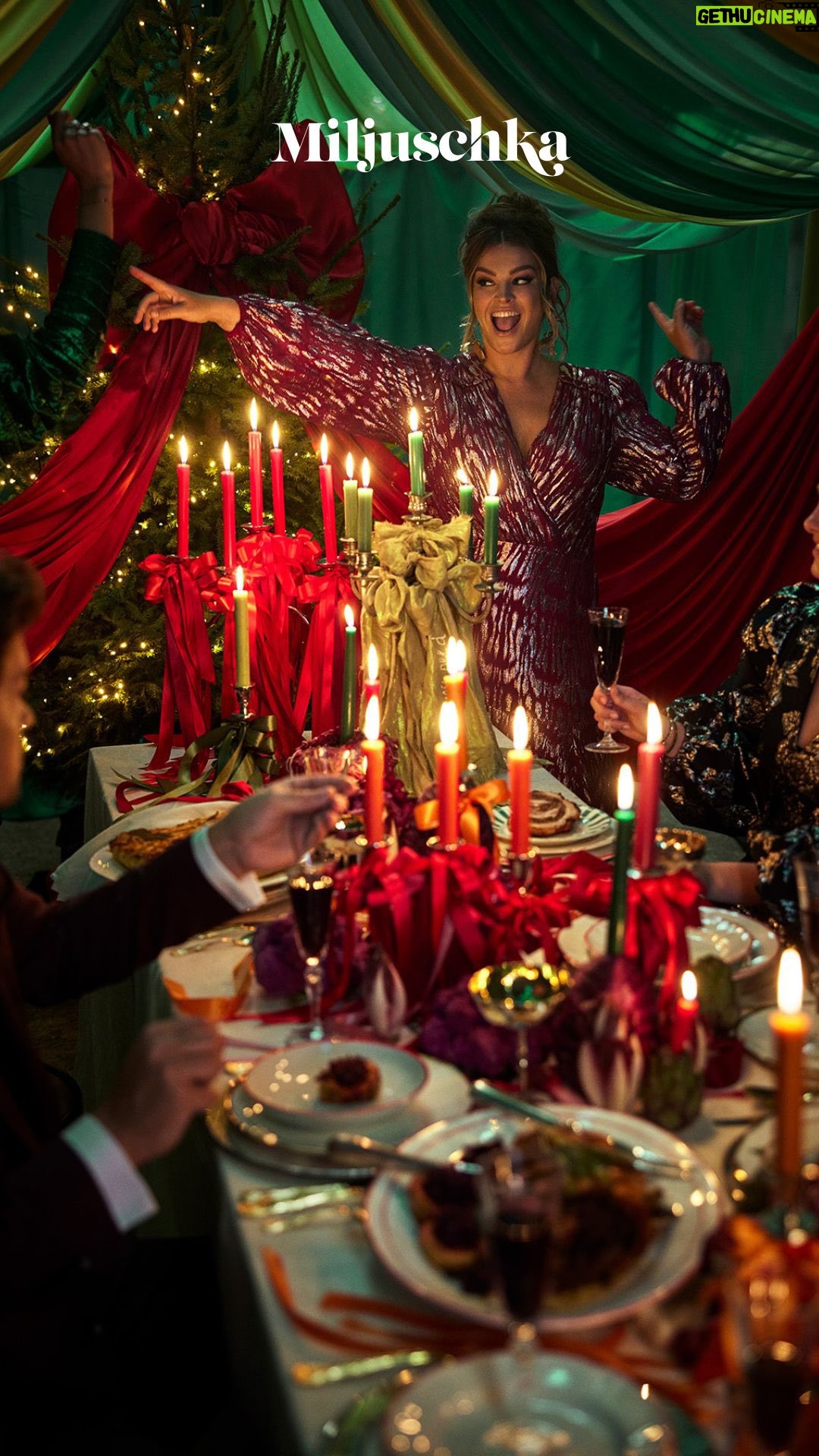 Miljuschka Witzenhausen - 37.2K Likes - Daar gaan we weer... Een hele gezellige en lekkere Kerstmis iedereen ❤️🎄
