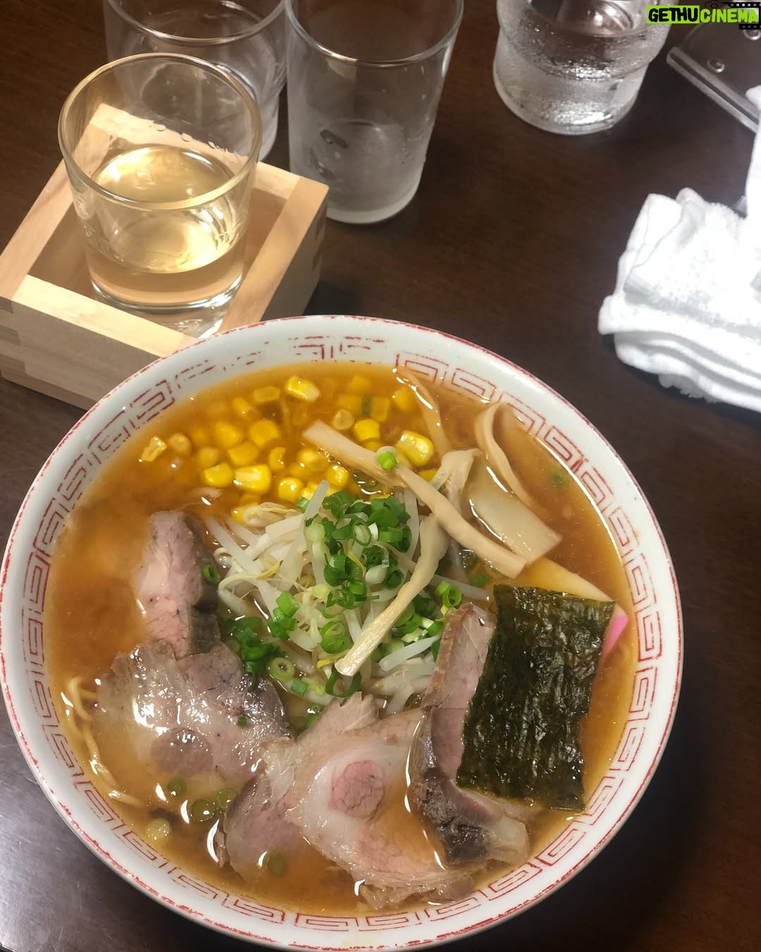 Miljuschka Witzenhausen - 26.6K Likes - AZIË IK MIS JE! De geuren, de kleuren, de mensen en natuurlijk de smaken. 🍜🥟🍱🥥🍡 Ik ben er dol op ❤️ Je gaat het allemaal terugvinden in het gloednieuwe Miljuschka Magazine, maar eerst deze heerlijke throwback 🔙
#Thailand #Vietnam #Japan