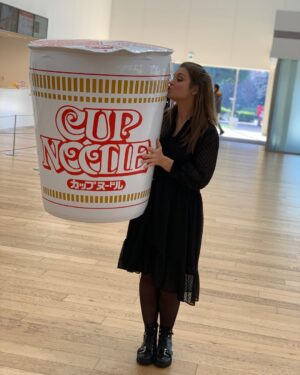 Miljuschka Witzenhausen Instagram - AZIË IK MIS JE! De geuren, de kleuren, de mensen en natuurlijk de smaken. 🍜🥟🍱🥥🍡 Ik ben er dol op ❤️ Je gaat het allemaal terugvinden in het gloednieuwe Miljuschka Magazine, maar eerst deze heerlijke throwback 🔙

#Thailand #Vietnam #Japan
