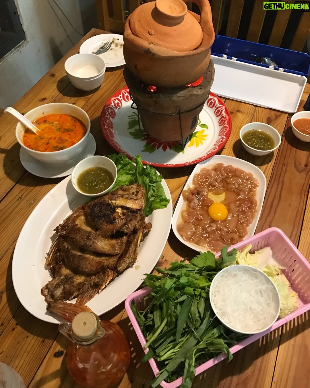Miljuschka Witzenhausen - 26.6K Likes - AZIË IK MIS JE! De geuren, de kleuren, de mensen en natuurlijk de smaken. 🍜🥟🍱🥥🍡 Ik ben er dol op ❤️ Je gaat het allemaal terugvinden in het gloednieuwe Miljuschka Magazine, maar eerst deze heerlijke throwback 🔙
#Thailand #Vietnam #Japan