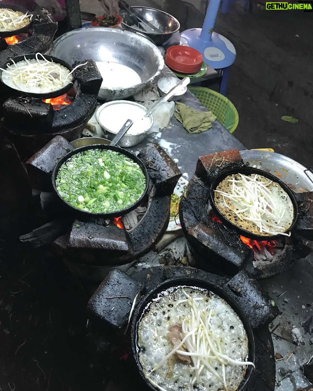 Miljuschka Witzenhausen - 26.6K Likes - AZIË IK MIS JE! De geuren, de kleuren, de mensen en natuurlijk de smaken. 🍜🥟🍱🥥🍡 Ik ben er dol op ❤️ Je gaat het allemaal terugvinden in het gloednieuwe Miljuschka Magazine, maar eerst deze heerlijke throwback 🔙
#Thailand #Vietnam #Japan