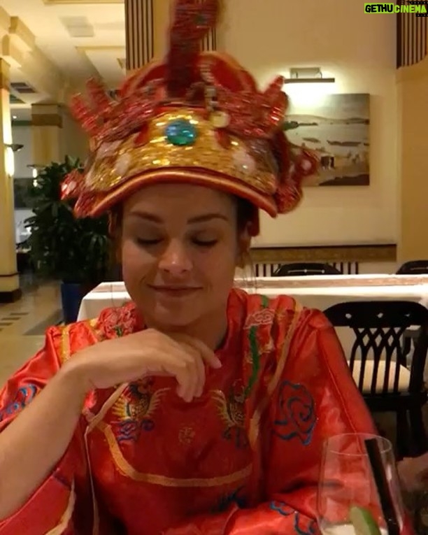 Miljuschka Witzenhausen - 26.6K Likes - AZIË IK MIS JE! De geuren, de kleuren, de mensen en natuurlijk de smaken. 🍜🥟🍱🥥🍡 Ik ben er dol op ❤️ Je gaat het allemaal terugvinden in het gloednieuwe Miljuschka Magazine, maar eerst deze heerlijke throwback 🔙
#Thailand #Vietnam #Japan