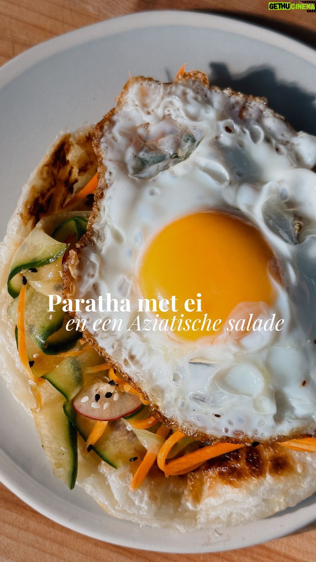 Miljuschka Witzenhausen - 16.9K Likes - Ik heb een nieuwe liefde: paratha! ❤️ MEGA lekker met een Aziatische salade en een spiegeleitje 🍳
Ik ben benieuwd; hebben jullie wel eens paratha gegeten? ✨