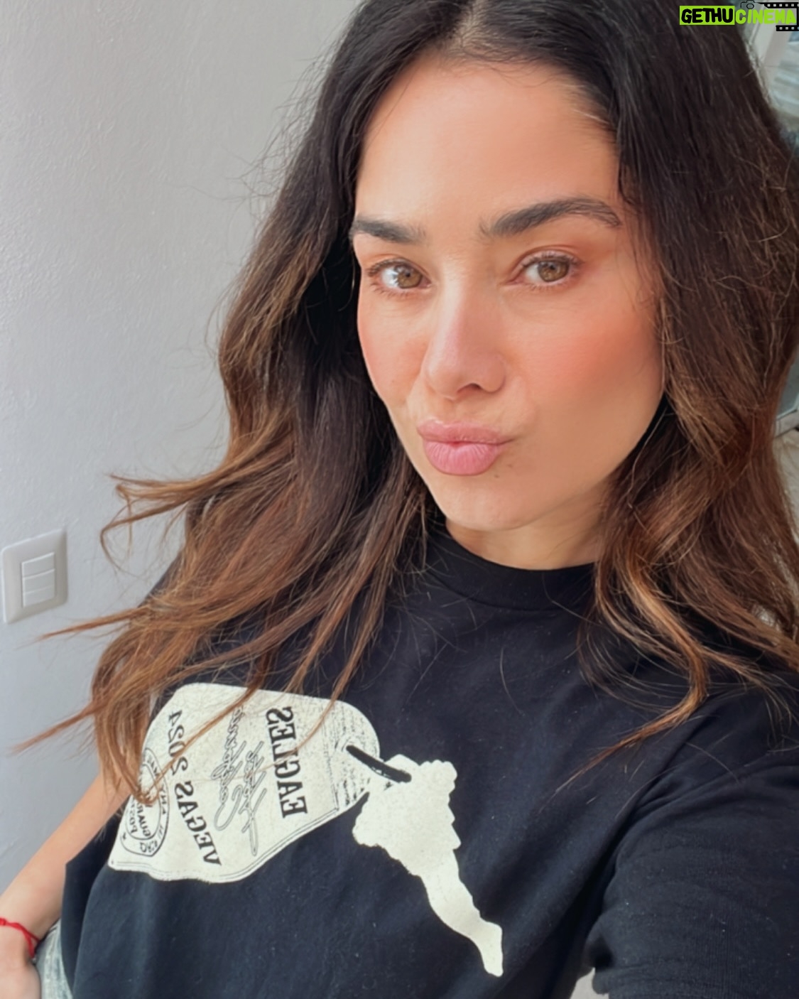 Mimi Morales - 1.8K Likes - 🌼
Mis fotos de este año… 🤭
Tengo tarea!