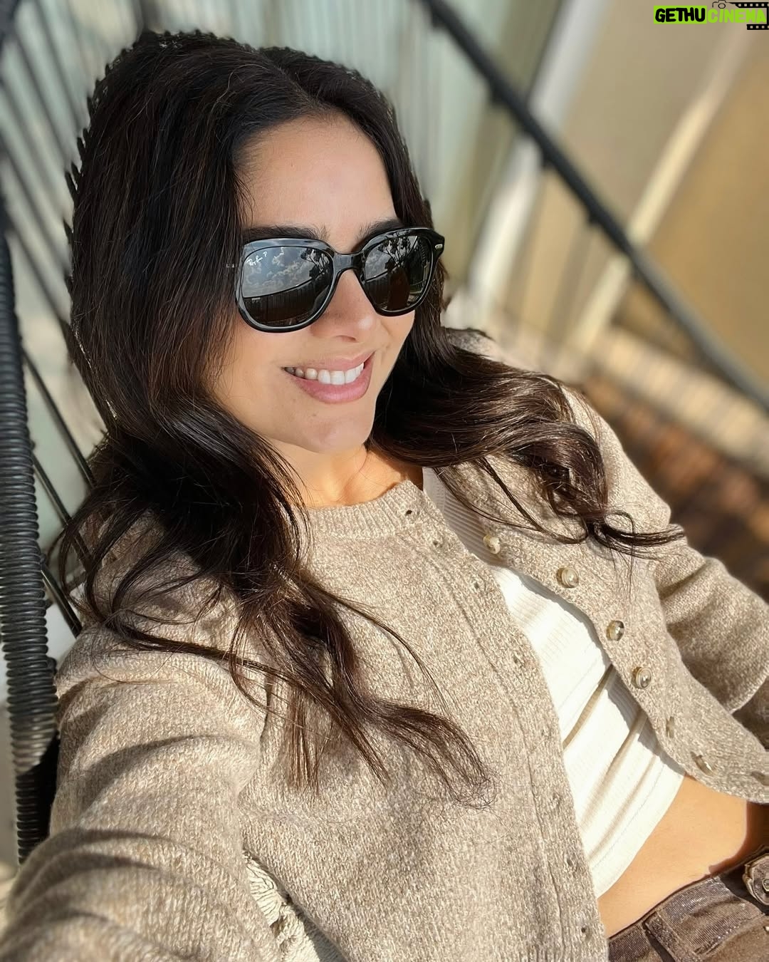 Mimi Morales - 1.7K Likes - 🌤️
Love sunny days…
A veces solo hace falta mirar hacia arriba.