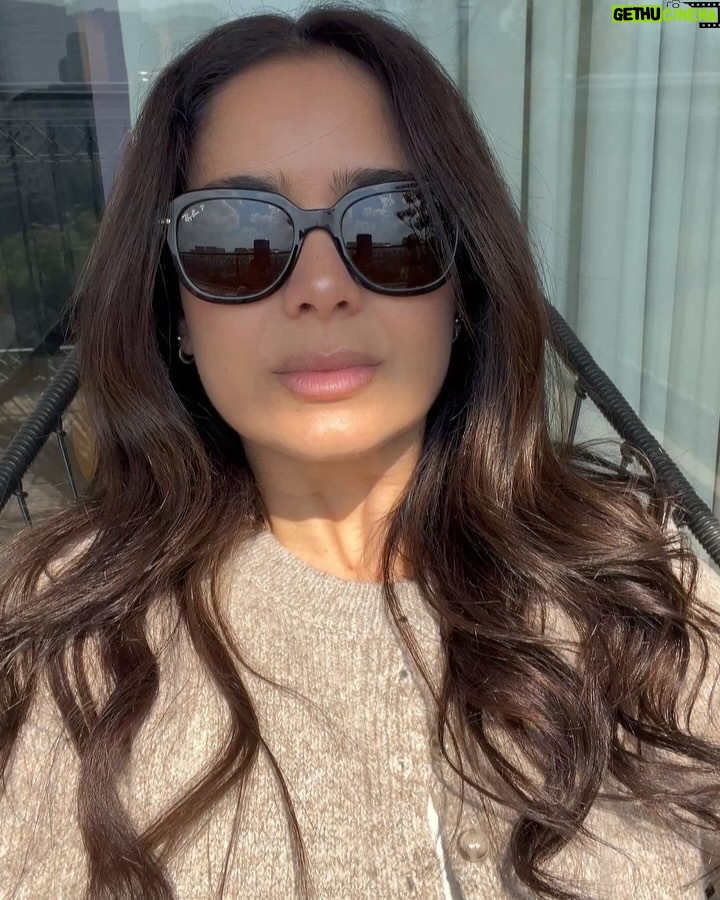 Mimi Morales - 1.7K Likes - 🌤️
Love sunny days…
A veces solo hace falta mirar hacia arriba.