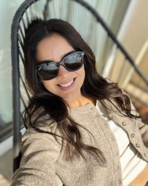 Mimi Morales Instagram - 🌤️
Love sunny days… 
A veces solo hace falta mirar hacia arriba.