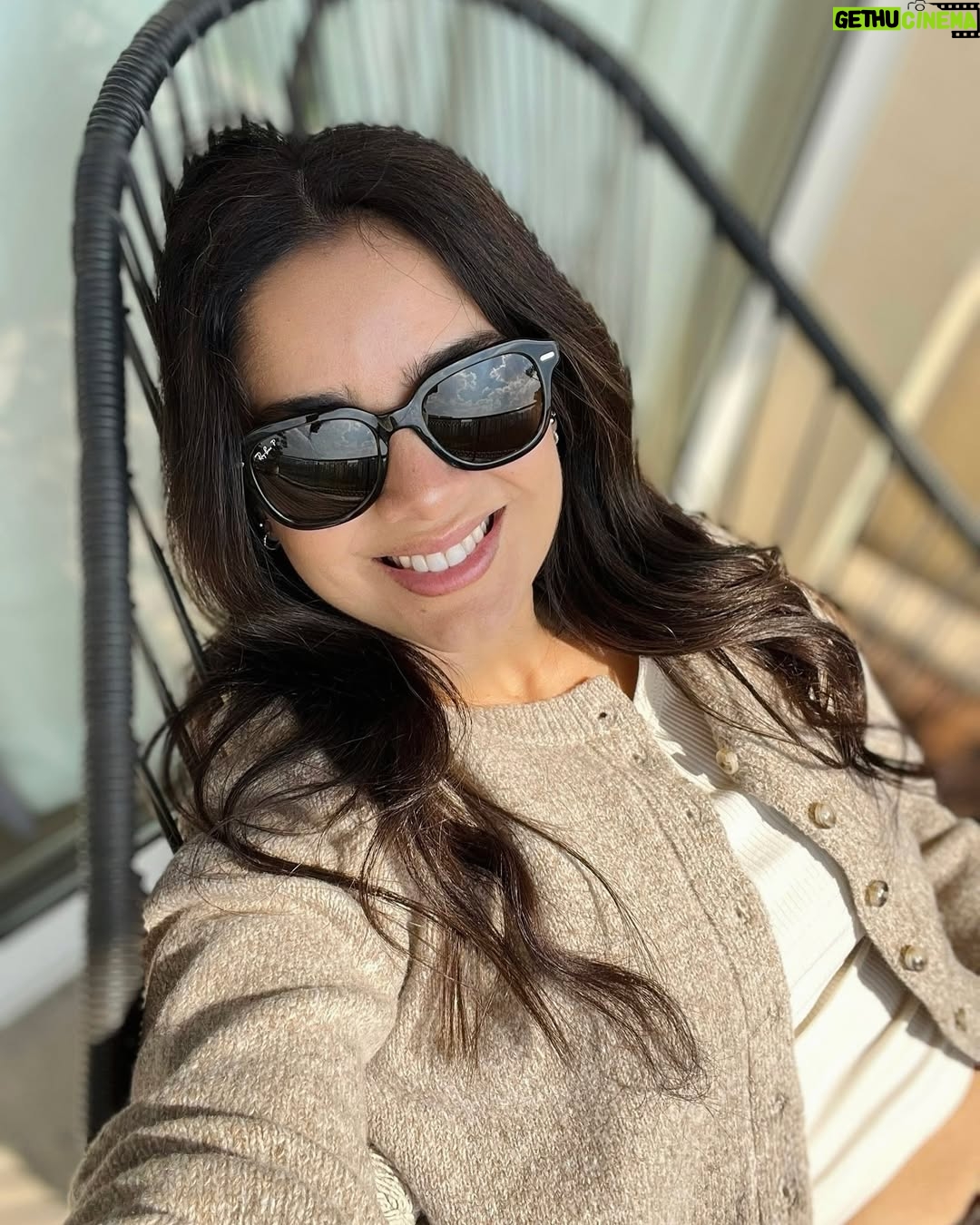 Mimi Morales - 1.7K Likes - 🌤️
Love sunny days…
A veces solo hace falta mirar hacia arriba.