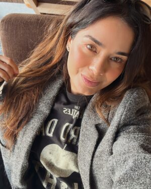 Mimi Morales Instagram - 🌼
Mis fotos de este año… 🤭
Tengo tarea!