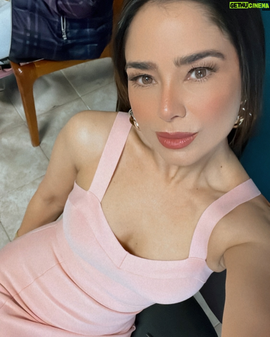 Mimi Morales - 2.7K Likes - #behindthescenes NIDIA… ya llega HOY! con toda la actitud. Van a conocer a esta villana EMPODERADA, a quien no le importan las críticas mientras consiga lo que quiere. A medida que leía libretos fui entendiendo su ironía y manipulación…HOY SE LAS PRESENTO! No se pierdan #meatrevoaamarte Lunes a viernes 6:30 pm, por @canalestrellas @televisaunivision Me divertí mucho con Nidia , gracias @productormejia