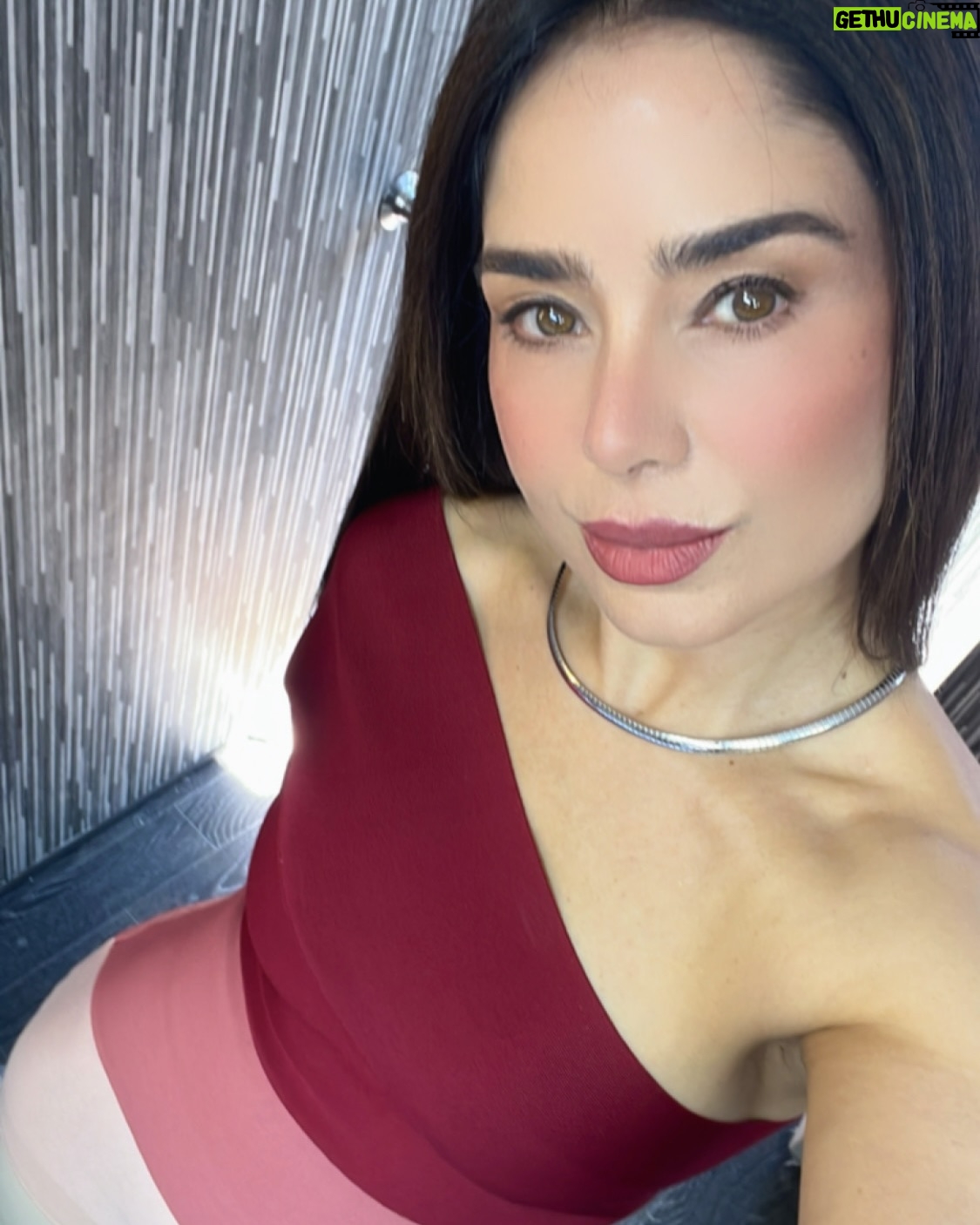 Mimi Morales - 2.7K Likes - #behindthescenes NIDIA… ya llega HOY! con toda la actitud. Van a conocer a esta villana EMPODERADA, a quien no le importan las críticas mientras consiga lo que quiere. A medida que leía libretos fui entendiendo su ironía y manipulación…HOY SE LAS PRESENTO! No se pierdan #meatrevoaamarte Lunes a viernes 6:30 pm, por @canalestrellas @televisaunivision Me divertí mucho con Nidia , gracias @productormejia