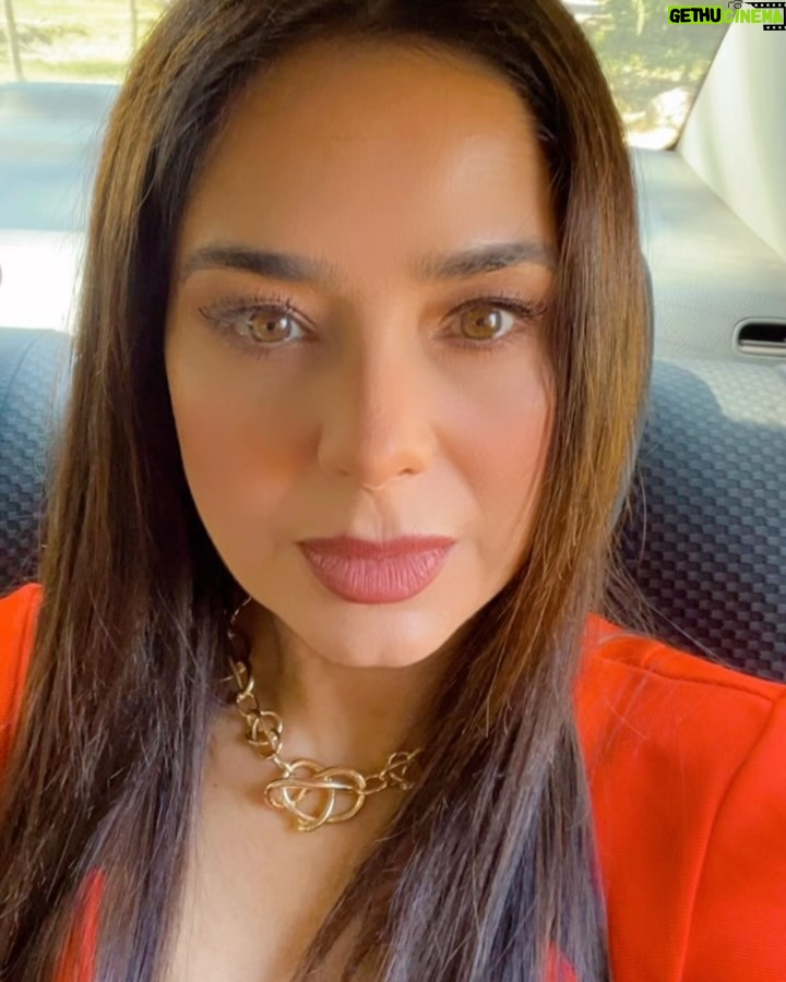Mimi Morales - 2.7K Likes - #behindthescenes NIDIA… ya llega HOY! con toda la actitud. Van a conocer a esta villana EMPODERADA, a quien no le importan las críticas mientras consiga lo que quiere. A medida que leía libretos fui entendiendo su ironía y manipulación…HOY SE LAS PRESENTO! No se pierdan #meatrevoaamarte Lunes a viernes 6:30 pm, por @canalestrellas @televisaunivision Me divertí mucho con Nidia , gracias @productormejia