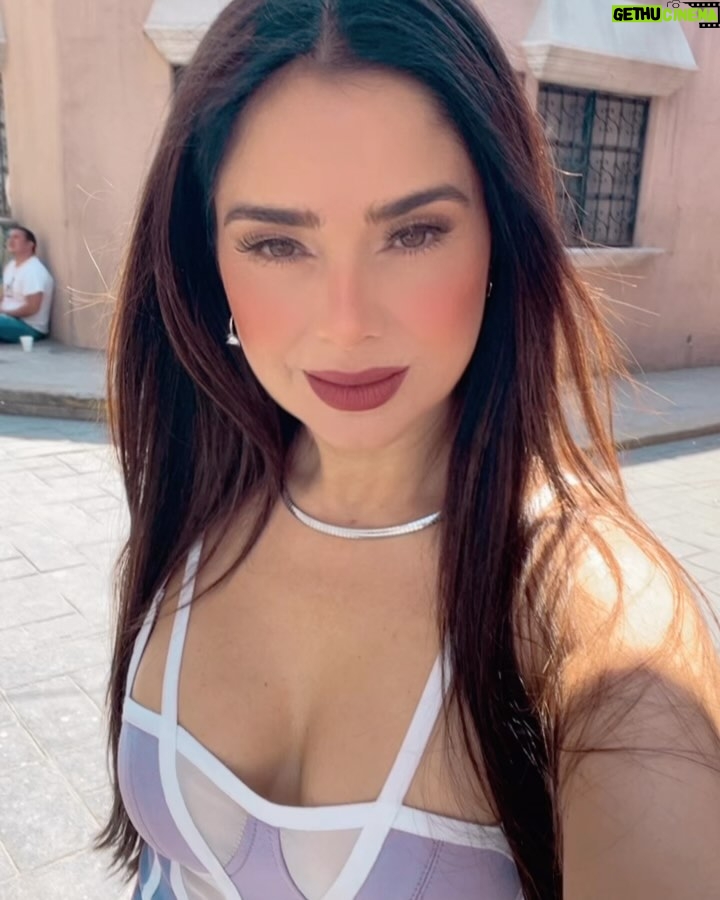 Mimi Morales - 5K Likes -
