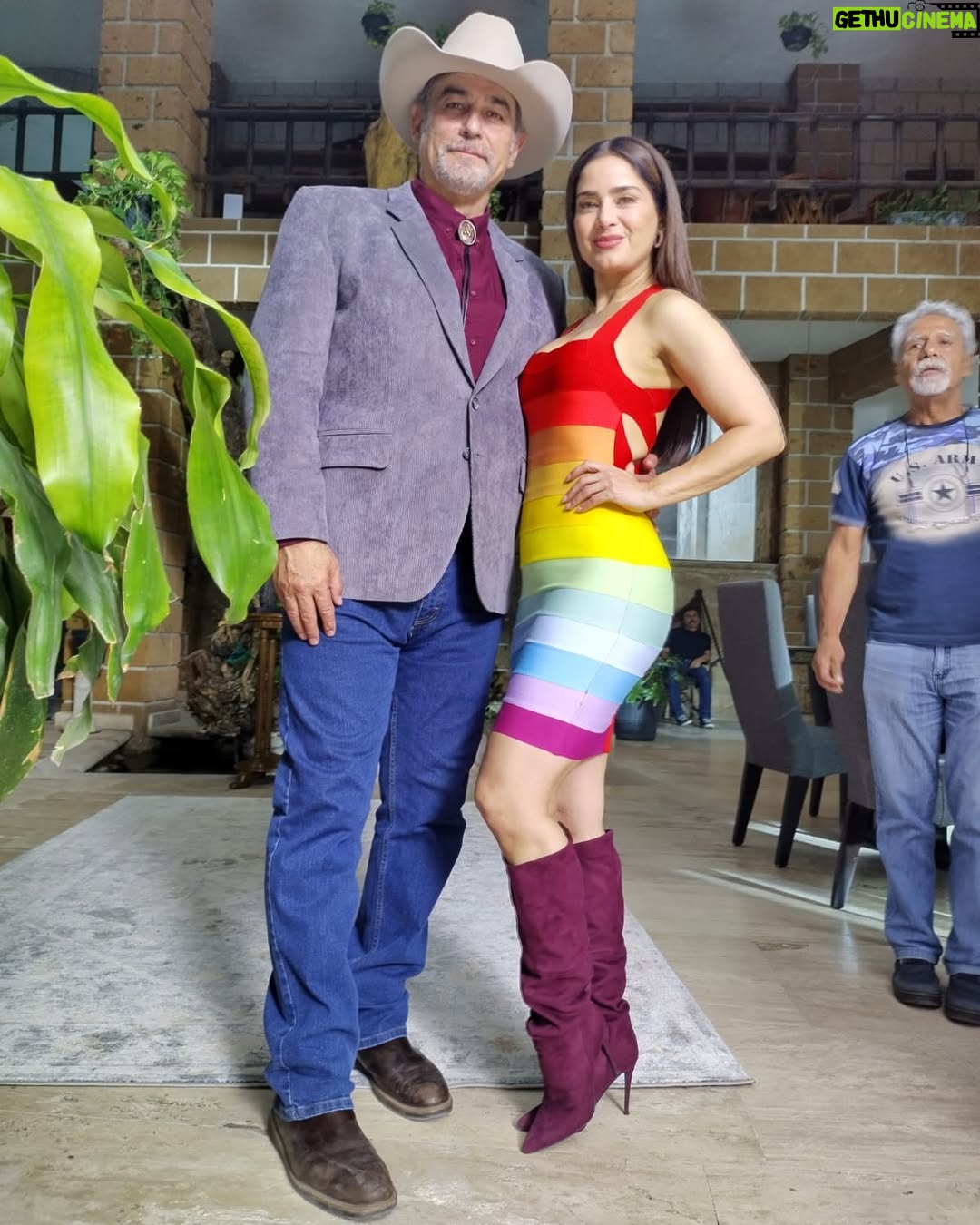 Mimi Morales - 5K Likes -