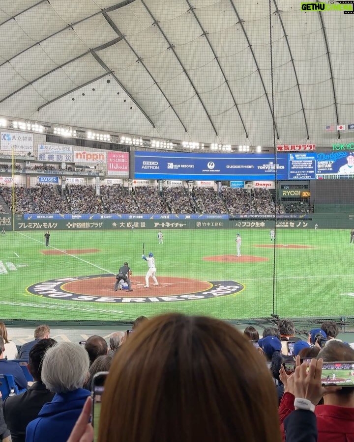 Mina Fujii - 10.7K Likes - .
大昔、高校野球のイメージモデルをやらせていただいてから、野球場に来ると、このポーズをとってしまいます🤭⚾️
胸が熱くなる素晴らしい時間をありがとうございました🔥
가슴이 뜨거워지는 특별한 시간을 감사합니다🔥
@mlb
#TokyoSeries