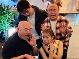 Minami Takahashi Instagram - 夫と友人達が誕生日会を開いてくれました🥺✨✨
久しぶりに会えた友達もいて嬉しかったなー！

もちろん黒川さんにディスコイさん菊地さんも🤣✌️
クロちゃん三銃士改め、たかみな三銃士😚

#誕生日
#birthday
#thankyou