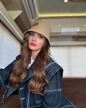 Miray Daner Instagram - Set arasını değerlendiriyorum 💁🏼‍♀️