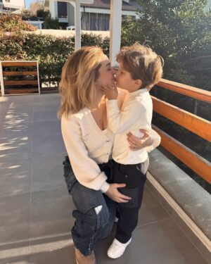Miriam Cani Instagram - Gezuar ditelindjen dashuria ime Duam. Kampioni im. Mami te do deri ne pafundesi ❤️