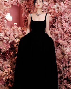 Miriam Yeung Chin-Wah Instagram - Thank you so much 💜
@dior 
#dior高級珠寶展

Make up: @lingchan_makeup 
Hair: @nate_peng 
Outfit: @dior