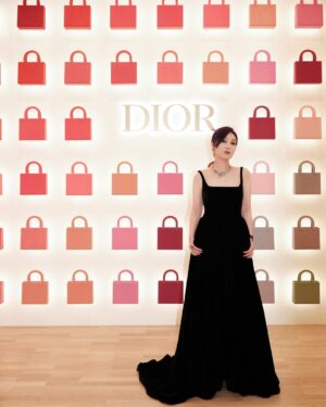 Miriam Yeung Chin-Wah Instagram - Thank you so much 💜
@dior 
#dior高級珠寶展

Make up: @lingchan_makeup 
Hair: @nate_peng 
Outfit: @dior