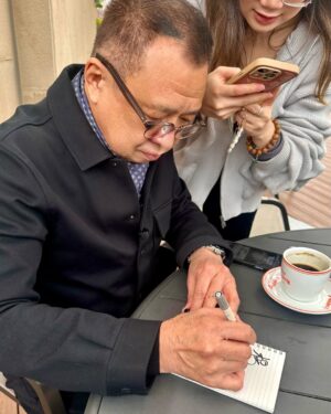 Miriam Yeung Chin-Wah Instagram - .
寫字事小
友情是大
願方中sir一家身體健康
幸福快樂💜💜💜
無事常相見🌳☕️🍰🍰🍰🍰
@benz_hui @charmainexhui