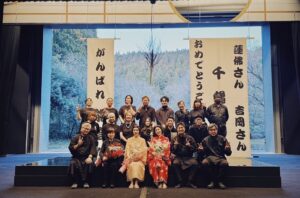 Misako Renbutsu Instagram - .
能登半島地震復興祈念公演 #まつとおね 
大千穐楽！

能登の皆さまに 少しでも力を届けられたら、と思っていた自分が、逆にたくさんの愛をいただいてしまったような、本当に温かくて愛おしい日々でした。

カーテンコールの皆さんのお顔、忘れません。心から感謝しています。
舞台が終わっても、能登に心を寄せ続けます。

ご観劇くださった皆さま、遠くから心を寄せてくださった皆さま、本当にありがとうございました💐
