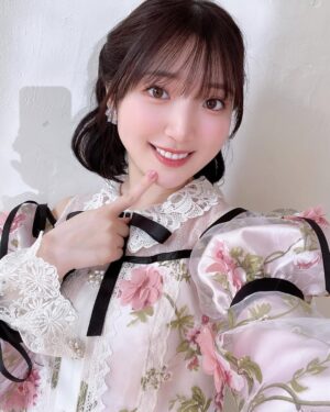 Moe Toyota Instagram - 💎💎

Pyxis10周年新衣装
可愛過ぎない？🥹💖💖

5月4日のイベントに向けて
みくとリハ頑張ってるよ🫶🏻

グッズの先行も20日までなので
お忘れなく⚠️

楽しみにしててね🥳💎

#Pyxis
#Pyxis10周年