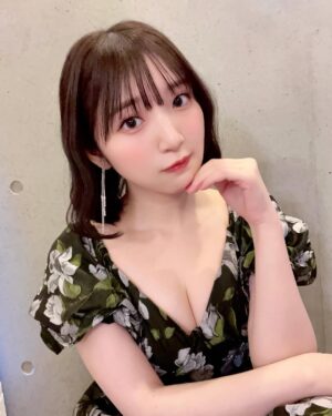 Moe Toyota Instagram - 🩶💚

バースデーグッズオフショット🫶🏻🪽
大人かわいいドレス嬉しい〜〜👼

💖受注期間
4/6（日）23:59まで〆
ゲーマーズオンラインショップ内にて✨

#豊田萌絵
#30歳記念グッズ
#セクシーオトナジャン