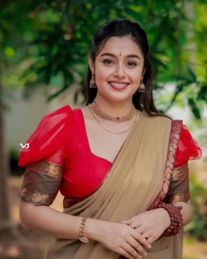 Mokksha Instagram - Isaithida ennai thedi varanum varanum 🦋🦋
@mokksha_official 
Click- @vj_weddings_ 
Costume- @chakitha_designs 
@janaki_remya 
Thanks - @mayakiranam_vishnumaya 🙏🙏
#trend #new #mokksha #mokksha_official_fans_club #karma #saree #