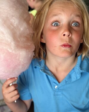 Molly Sims Instagram - Scar’s Bungalow > San Vicente Bungalows 😉 my girl is hitting the DOUBLE DIGITS 🎂🥳