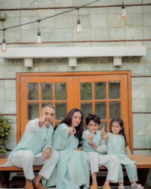 Momal Sheikh Instagram - May Allah accept our prayers, fasting, Ibadaat and every good deed, big or small. May Allah forgive our sins, answer our duas and grant us many more Ramadan in health and strong Imaan. 
Ameen 🤲🙏

Eid Mubarak ✨🌙

@farahtalibaziz x @nabila_salon x @hashu_hair x @thisis_umar_mua x @rehanmithanii