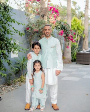 Momal Sheikh Instagram - May Allah accept our prayers, fasting, Ibadaat and every good deed, big or small. May Allah forgive our sins, answer our duas and grant us many more Ramadan in health and strong Imaan. 
Ameen 🤲🙏

Eid Mubarak ✨🌙

@farahtalibaziz x @nabila_salon x @hashu_hair x @thisis_umar_mua x @rehanmithanii