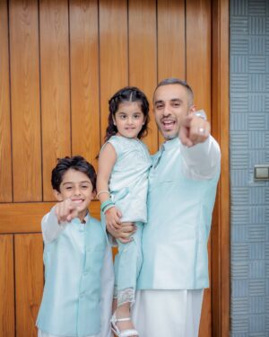 Momal Sheikh Instagram - May Allah accept our prayers, fasting, Ibadaat and every good deed, big or small. May Allah forgive our sins, answer our duas and grant us many more Ramadan in health and strong Imaan. 
Ameen 🤲🙏

Eid Mubarak ✨🌙

@farahtalibaziz x @nabila_salon x @hashu_hair x @thisis_umar_mua x @rehanmithanii