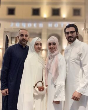 Momal Sheikh Instagram - Jumma tul wida Mubarak. Allah hamari ibadaat aur duwein qabool farmyein 🙏 Duwon main yaad rakhay ga aur ab sab kay liy dhair sari duwein 🤲

Umrah 11.02.25 🤍🤍

My fav abayas 🫶 @rhkabayas