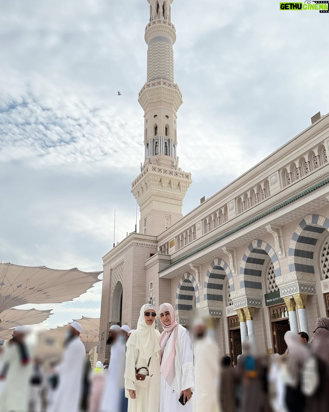 Momal Sheikh - 87.6K Likes - Jumma tul wida Mubarak. Allah hamari ibadaat aur duwein qabool farmyein 🙏 Duwon main yaad rakhay ga aur ab sab kay liy dhair sari duwein 🤲
Umrah 11.02.25 🤍🤍
My fav abayas 🫶 @rhkabayas