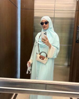 Momal Sheikh Instagram - Jumma tul wida Mubarak. Allah hamari ibadaat aur duwein qabool farmyein 🙏 Duwon main yaad rakhay ga aur ab sab kay liy dhair sari duwein 🤲

Umrah 11.02.25 🤍🤍

My fav abayas 🫶 @rhkabayas