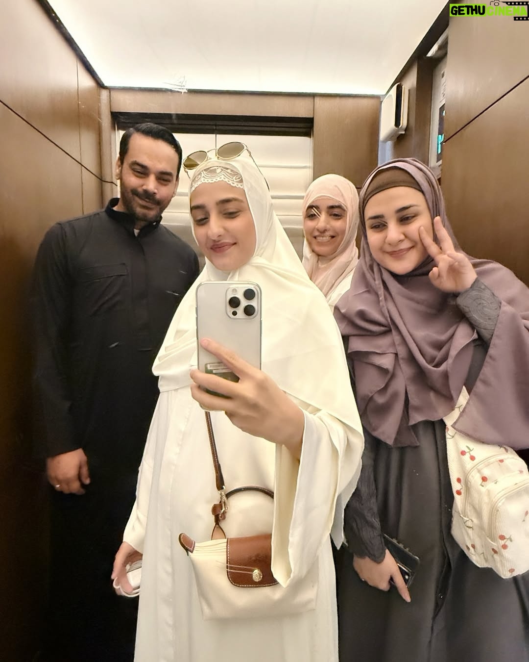 Momal Sheikh - 87.6K Likes - Jumma tul wida Mubarak. Allah hamari ibadaat aur duwein qabool farmyein 🙏 Duwon main yaad rakhay ga aur ab sab kay liy dhair sari duwein 🤲
Umrah 11.02.25 🤍🤍
My fav abayas 🫶 @rhkabayas