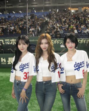 Momo Hirai Instagram - .
MLBで初めてMISAMOで始球式をさせていただきました🤍
貴重な経験できて嬉しかったです⚾️🤍

#MLBTokyoSeries