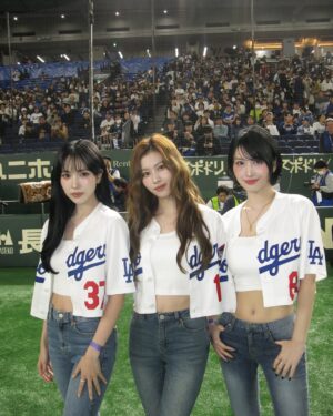 Momo Hirai Instagram - .
MLBで初めてMISAMOで始球式をさせていただきました🤍
貴重な経験できて嬉しかったです⚾️🤍

#MLBTokyoSeries