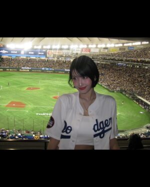 Momo Hirai Instagram - .
MLBで初めてMISAMOで始球式をさせていただきました🤍
貴重な経験できて嬉しかったです⚾️🤍

#MLBTokyoSeries