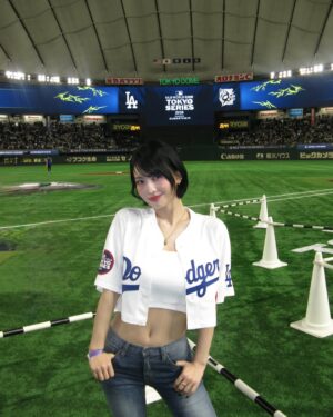 Momo Hirai Instagram - .
MLBで初めてMISAMOで始球式をさせていただきました🤍
貴重な経験できて嬉しかったです⚾️🤍

#MLBTokyoSeries