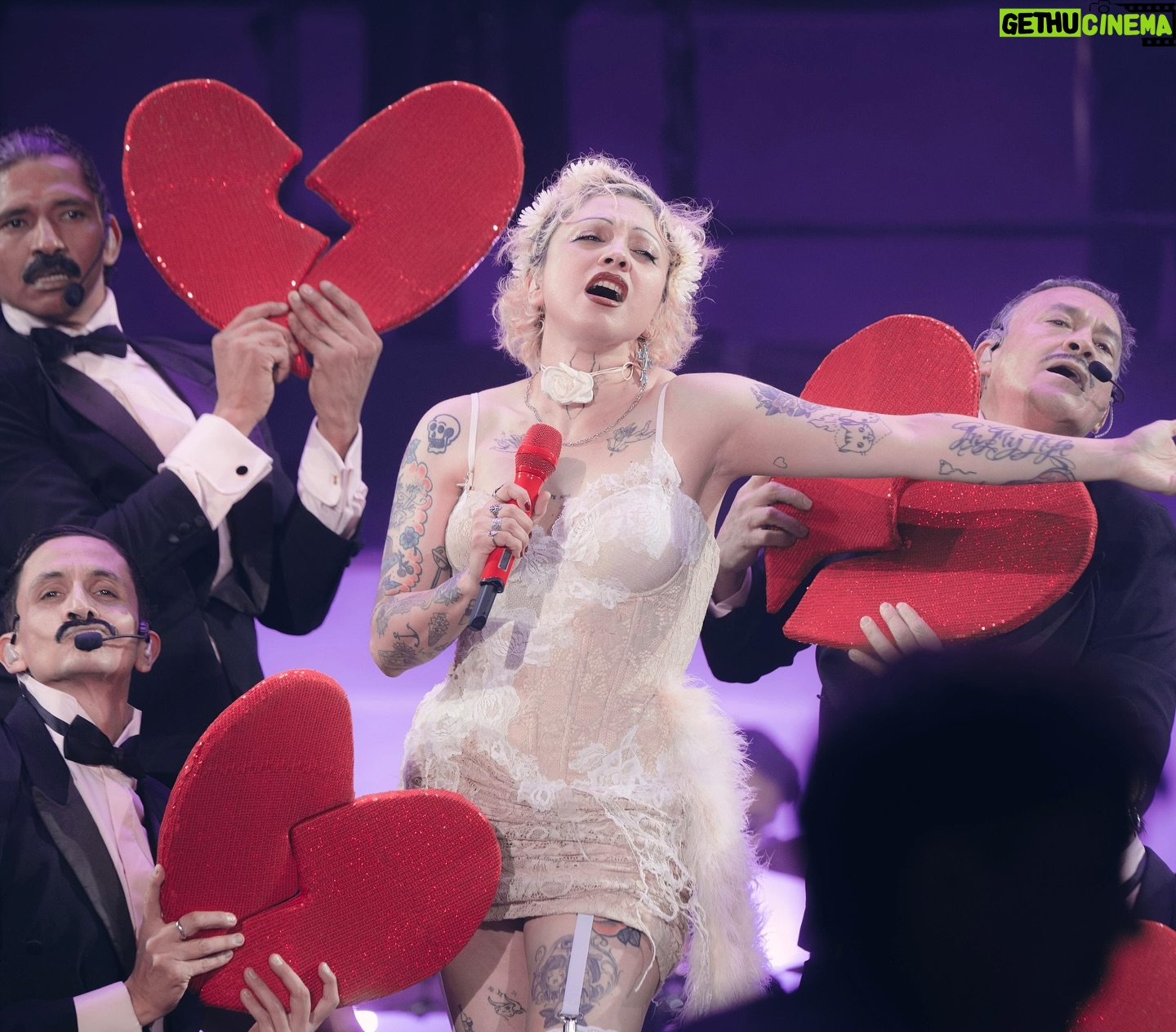Mon Laferte - 244.8K Likes - Vive Latino 2025, se quedará en mi corazón como uno de los momentos mas especiales de mi vida
Gracias México, no te imaginas cuánto te amo ❤️
Fotos @mayraortizph