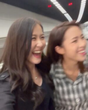 Moon Lau Instagram - 雙劉。其實我哋好鍾意呢個名♥️
有一種感覺 有一種意義
2個女仔嘅扶持 愛護 一齊並肩而行
無論如何 無論槍林彈雨 無論四面受敵 都有你在身邊！
希望大家身邊都有一個「無論如何」嘅佢🥰
tag佢話佢知啦哈哈♥️ 等呢個post充滿祝福同愛♥️

p.s. 條片嘅笑聲😂😂😂 （你估下係邊個😂😂😂）

📸Photo 3-6 by @wosoloo 

#雙劉 #奪命提示