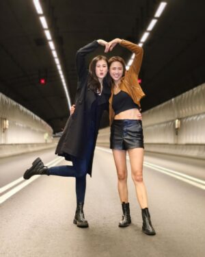 Moon Lau Instagram - 雙劉。其實我哋好鍾意呢個名♥️
有一種感覺 有一種意義
2個女仔嘅扶持 愛護 一齊並肩而行
無論如何 無論槍林彈雨 無論四面受敵 都有你在身邊！
希望大家身邊都有一個「無論如何」嘅佢🥰
tag佢話佢知啦哈哈♥️ 等呢個post充滿祝福同愛♥️

p.s. 條片嘅笑聲😂😂😂 （你估下係邊個😂😂😂）

📸Photo 3-6 by @wosoloo 

#雙劉 #奪命提示