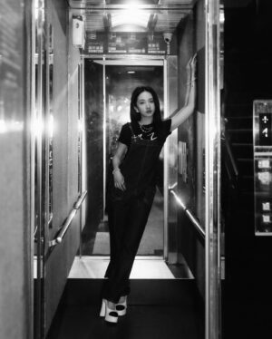 Moon Lee Instagram - 《器子》首映的那一天❤️💫⚾️
這麼多年過去，這個故事終於能呈現在大銀幕上的感覺，真好！

@organchild.movie 

.
💫 @chanelofficial 
✨ @quentilu 
🌷 @chloec_mfbb @mfbb.official 
🤍 @juntsai__ @chuanchuanstudio 
🍪 @zhutor