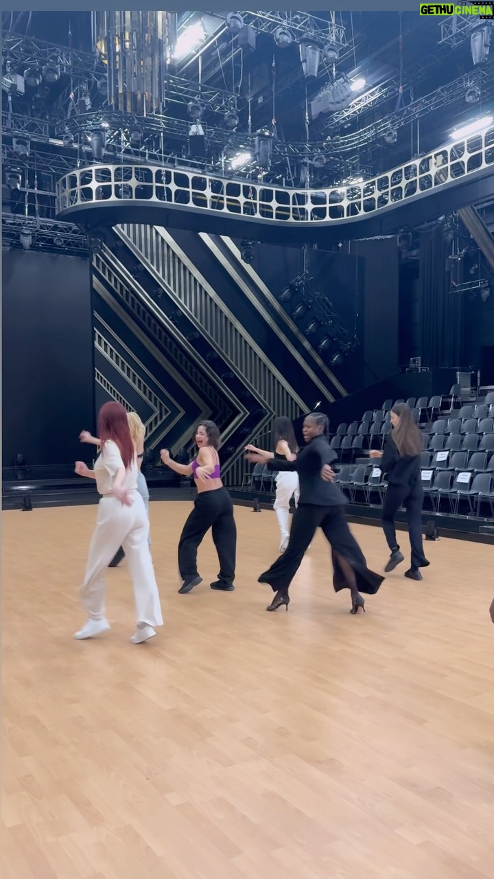 Motsi Mabuse - 25.1K Likes - @geraldvanwindt look at your girls ♥️♥️♥️ , @letsdance girls we had a go for it without the Boys . It’s all about the vibes #letsdance !!!! Ps @victoriaswarovski you were still changing