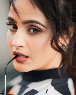 Mounika Dev Instagram - Itty bitty pretty ( Kannimaaa )

Photography @eyesofrp
