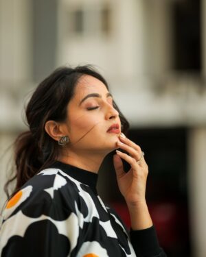 Mounika Dev Instagram - Itty bitty pretty ( Kannimaaa )

Photography @eyesofrp