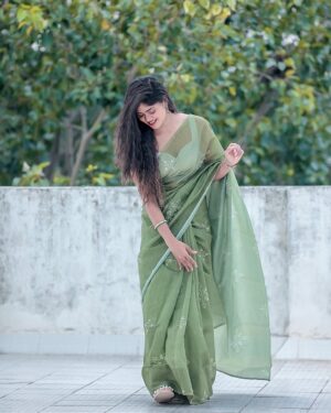 Mridhula korapati Instagram - 💚

📸 @studiolumieres