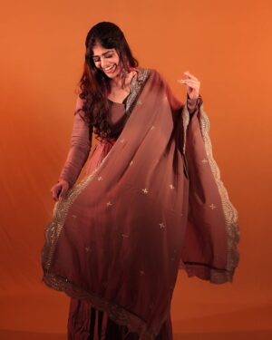 Mridhula korapati Instagram - In a state of mind called bliss ✨

Outfit : @surtisilk 
Photography : @studiolumieres @kickyoga